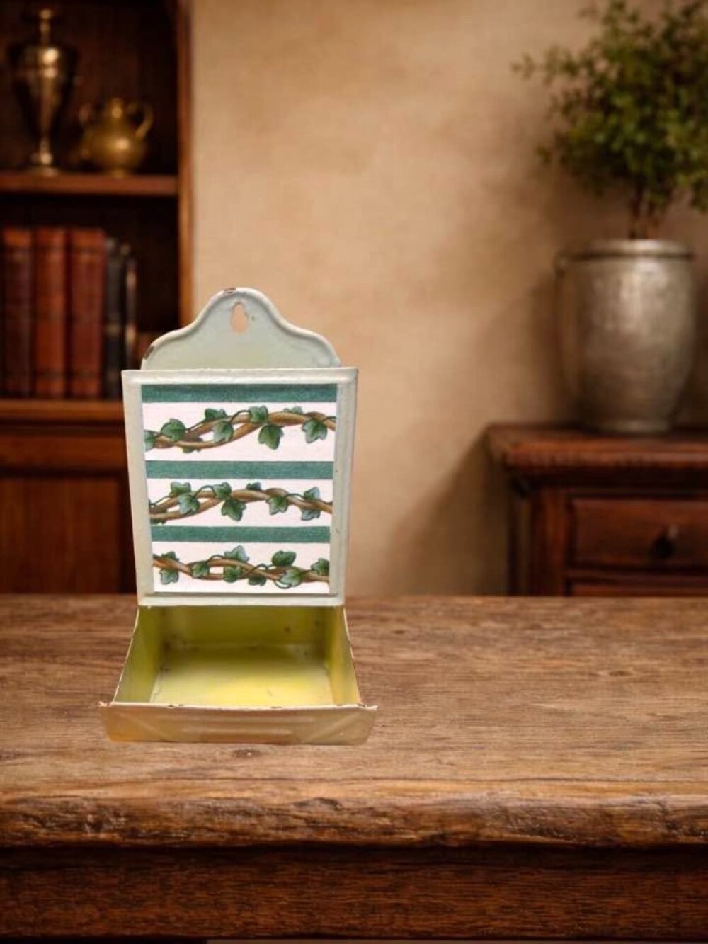 Vintage Metal Wall-Mounted Match Safe Tin With Ivy Design - Retro Kitchen Decor - Picture 3 of 7